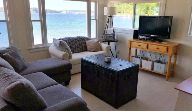 Marina View Cottage on the Ocean