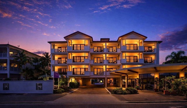 Marina View Studio - Steps from Townsville CBD