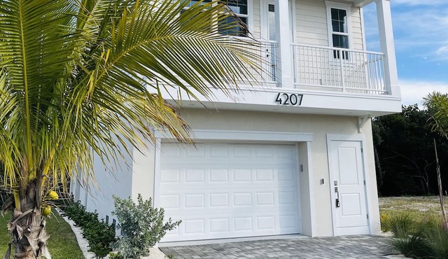 Marina View Villa - Brand New Lux Eco Home, Dock, Close to AMI Beaches!