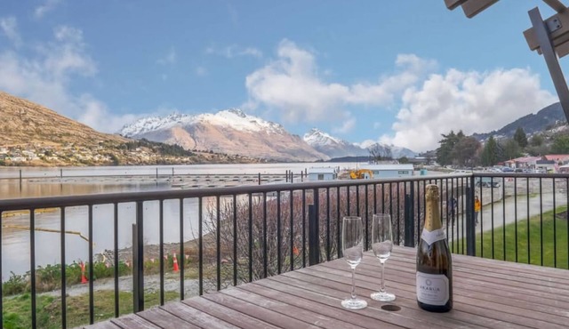 Marina Views - Apt 207 opposite the lake front