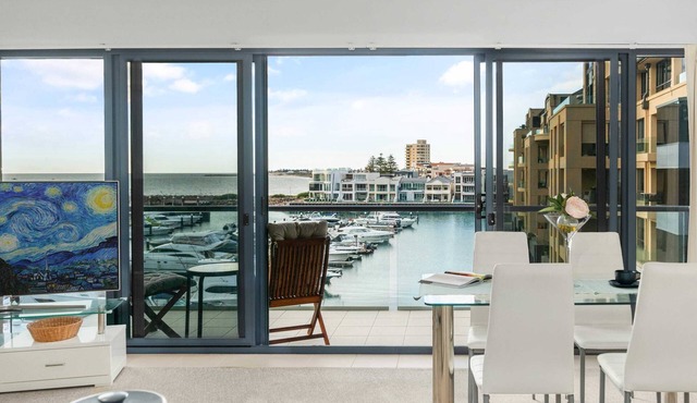 Marina Views Free Parking, Beachside & Seaview