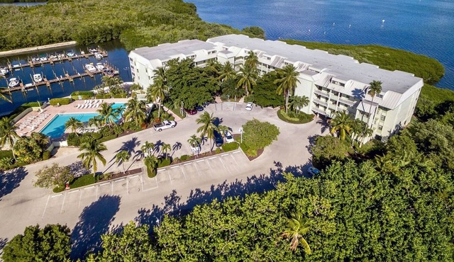Marina views, heated pool, hot tub, short walk to the beach