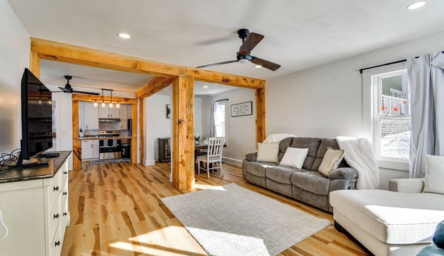 Marina Views, Walk to Dining: Oswego River Escape!