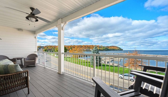 Marina Views & Walkable Sister Bay Condo- Paddle Boards & Bikes Included