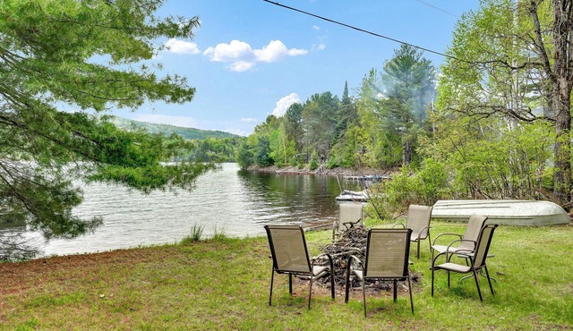 Marina Waterfront Cottage | Lake View