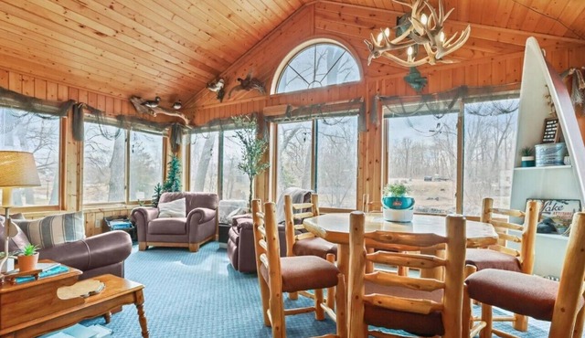 Marina Way Getaway - 3-bedroom Cabin near Garrison