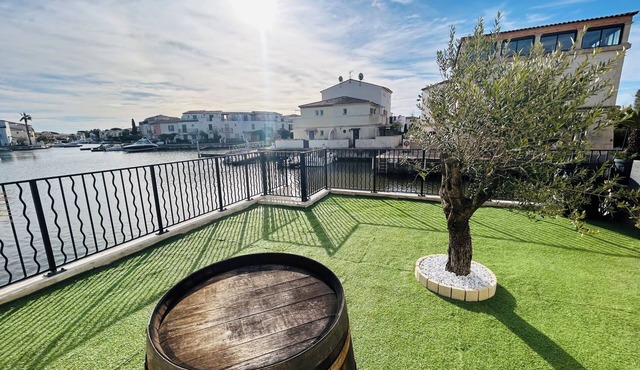 Marina with magnificent view of the lake 3bed- 2 parkings - wifi