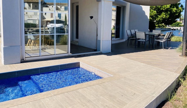 Marina with private swimming pool