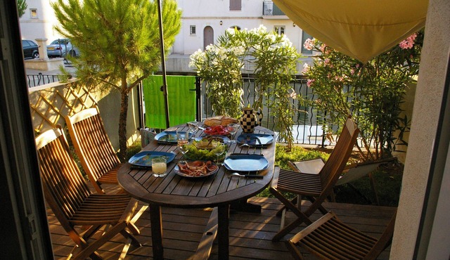 Marina with private garden in charming residence in Aigues Mortes.