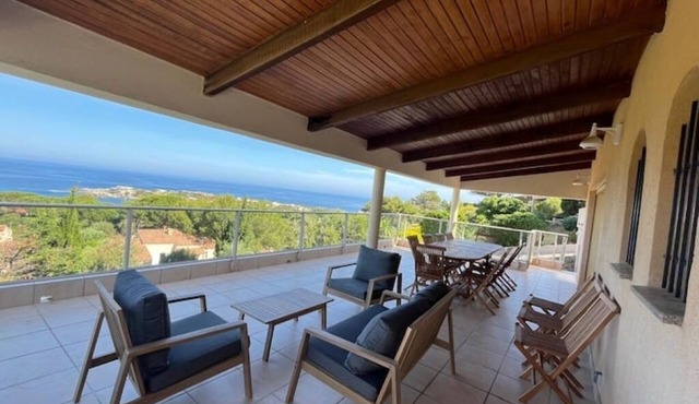 Marine de Davia - Sleeps 12