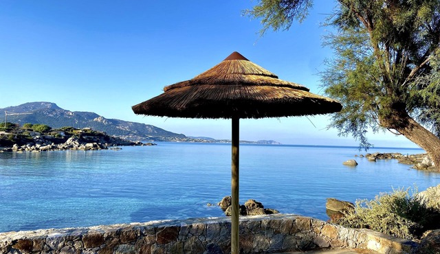 Marine de Davia, waterfront home, pool and direct beach access