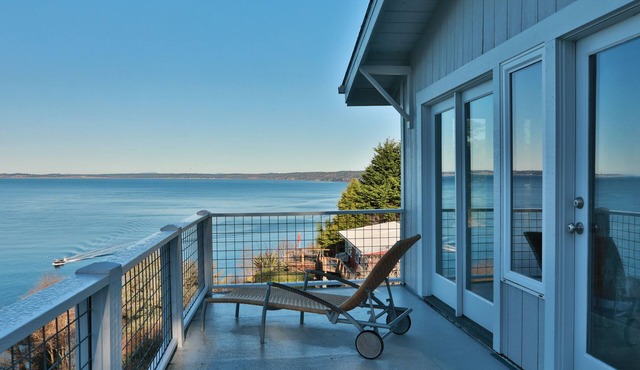 Marine View Bluff by AvantStay | Waterfront Views