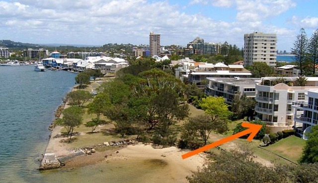 Mariner Cove 1 - Luxurious 2 Bedroom Unit on the Canal, 100 Metres to the Beach