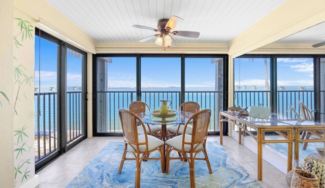 Mariner Pointe 1042: Gorgeous & Expansive Bay Front Views & Great Location!