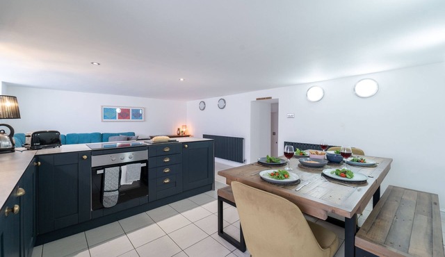 Mariner's Belle - Back Road East - Ground Floor Apartment - Sleeps 6 - Dog Friendly - Off Site Parki