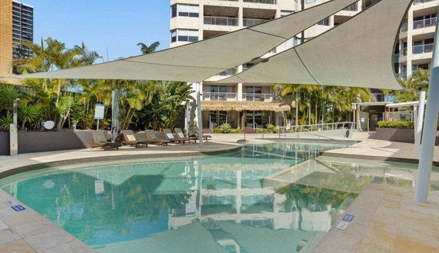 Mariner Shores Resort -located directly opposite North Burleigh patrolled beach