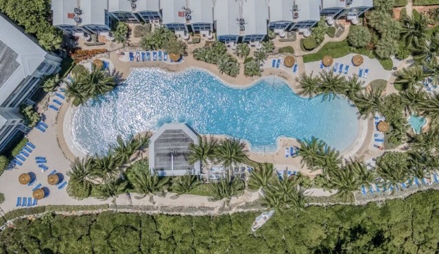 Mariner’s Club, Key Largo Home! 4bedroom 4bathroom Tropical Oasis
