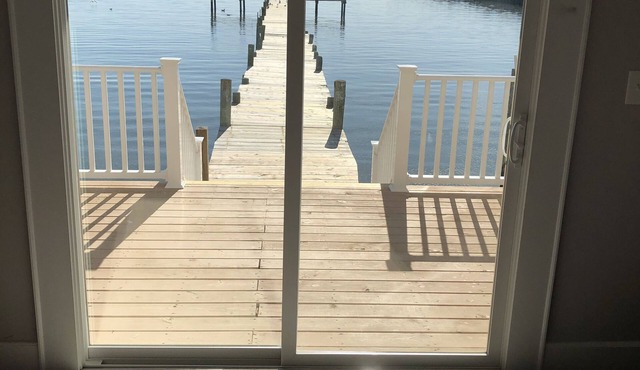 Mariners Cove Waterfront - Private Dock, Pet Friendly, Wi-Fi, Off-Street Parking