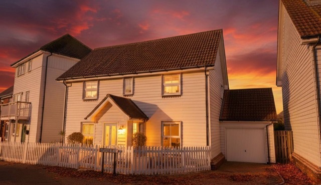 Mariners Moon - a cottage that sleeps 8 guests in 4 bedrooms