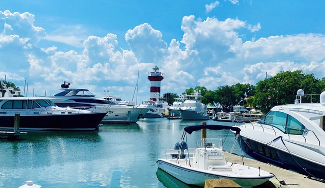 Mariner’s Way Retreat-Steps from Lighthouse & Harbour Town pool pass provided