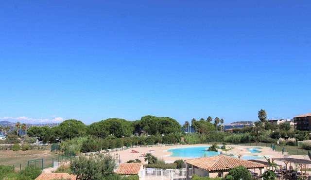 MARINES DE GASSIN: DUPLEX APARTMENT FOR 7 PEOPLE