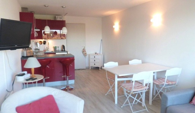 MARINES DE GASSIN: LOVELY 1-BEDROOM APARTMENT IN RESIDENCE WITH POOL