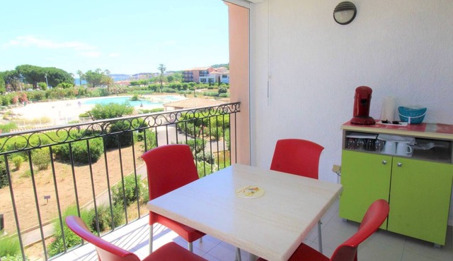 MARINES DE GASSIN: NICE 1-BEDROOM APARTMENT IN RESIDENCE WITH POOL