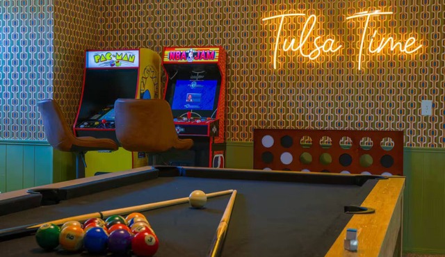 Marion Haus: Pool, Hot Tub & Game Room Fun!