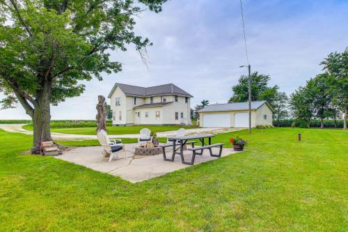 Marion Retreat w/Patio, Grills & Fire Pit