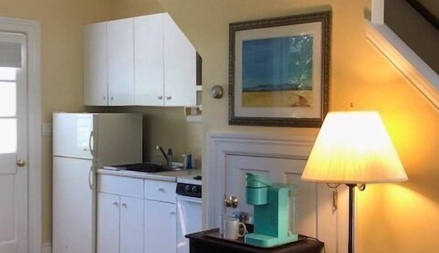 Marion Village Apartment sleeps 2 plus sleeper couch Small dogs allowed with fee