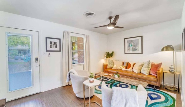 Mariposa B | Bright Stay + Sleeps 5 & Patio