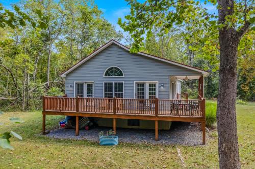 Mariposa Moon Cottage at Sleepy Creek - Wifi, Deck, Fire Pit, Creekside, View