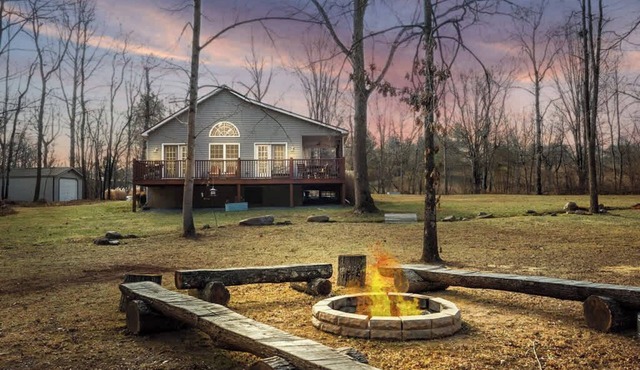Mariposa Private Creek Retreat | New Hot Tub!