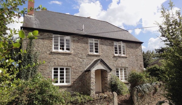 MARISTOW BARTON, pet friendly, luxury holiday cottage in Milton Combe