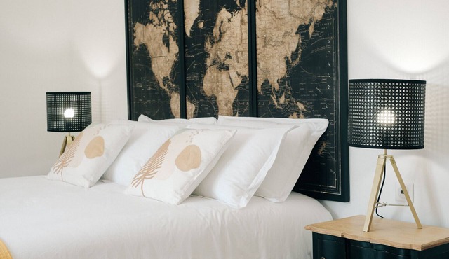 Maritime Elegance, Sunlit Comfort: Your Chic Retreat in Provence