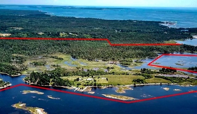 Maritime estate with 4 miles of coastline, and an elegant 18th Century farmhouse