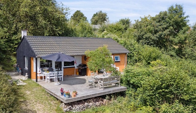 "Marjanne" - 800m from the sea by Interhome