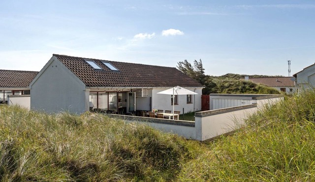 "Marjon" - 400m from the sea by Interhome