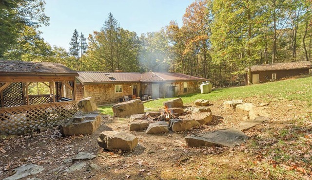 Mark's Retreat - Spacious Mountain Lodge w/Hot Tub