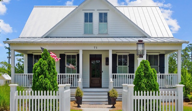 Marker 71 - Coastal living at its' finest!