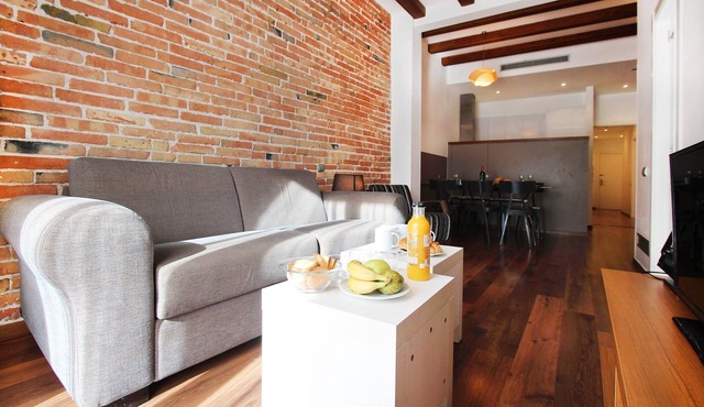 Market Building! Perfect for business travelers and big groups!