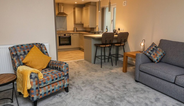 MARKET LOUNGE, romantic, character holiday cottage in Clitheroe