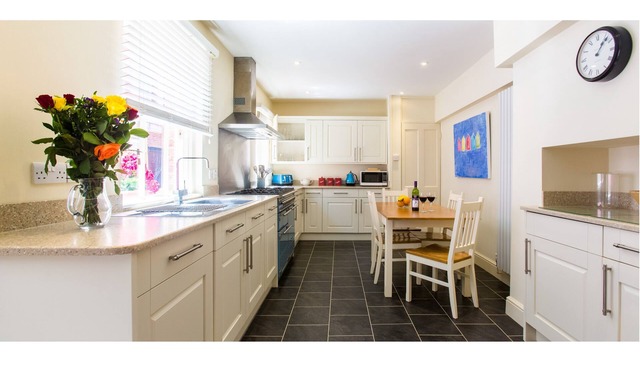 Market Place - sleeps 8 guests in 4 bedrooms