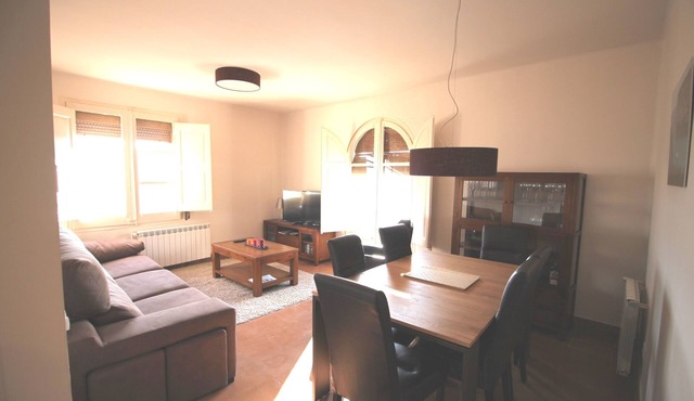 Market Square Apartment In Historic Cardona