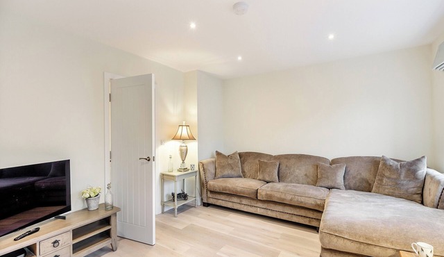 Market Square is a cosy, well-equipped holiday home.