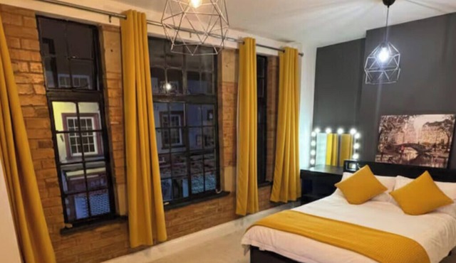 Market Street Retreat in Central Loughborough Sleeps 6