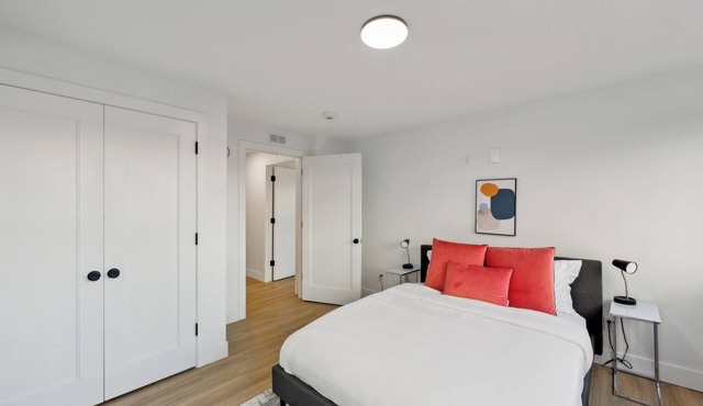 Market view Residence 504 I 2 Bedroom 2 Bathroom