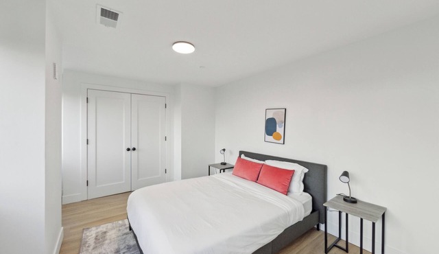 Market View Residence stunning 1bd Apt