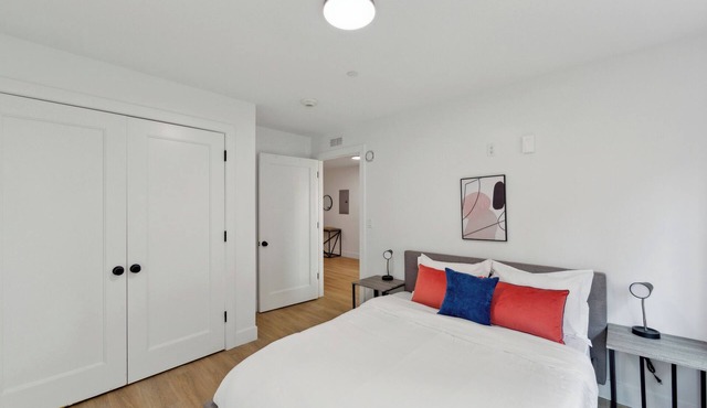 Market view Residence 601 I 1 Bedroom 1 Bathroom