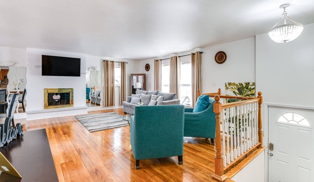 Markham Retreat Near Parks ~ 24 Mi to Chicago!